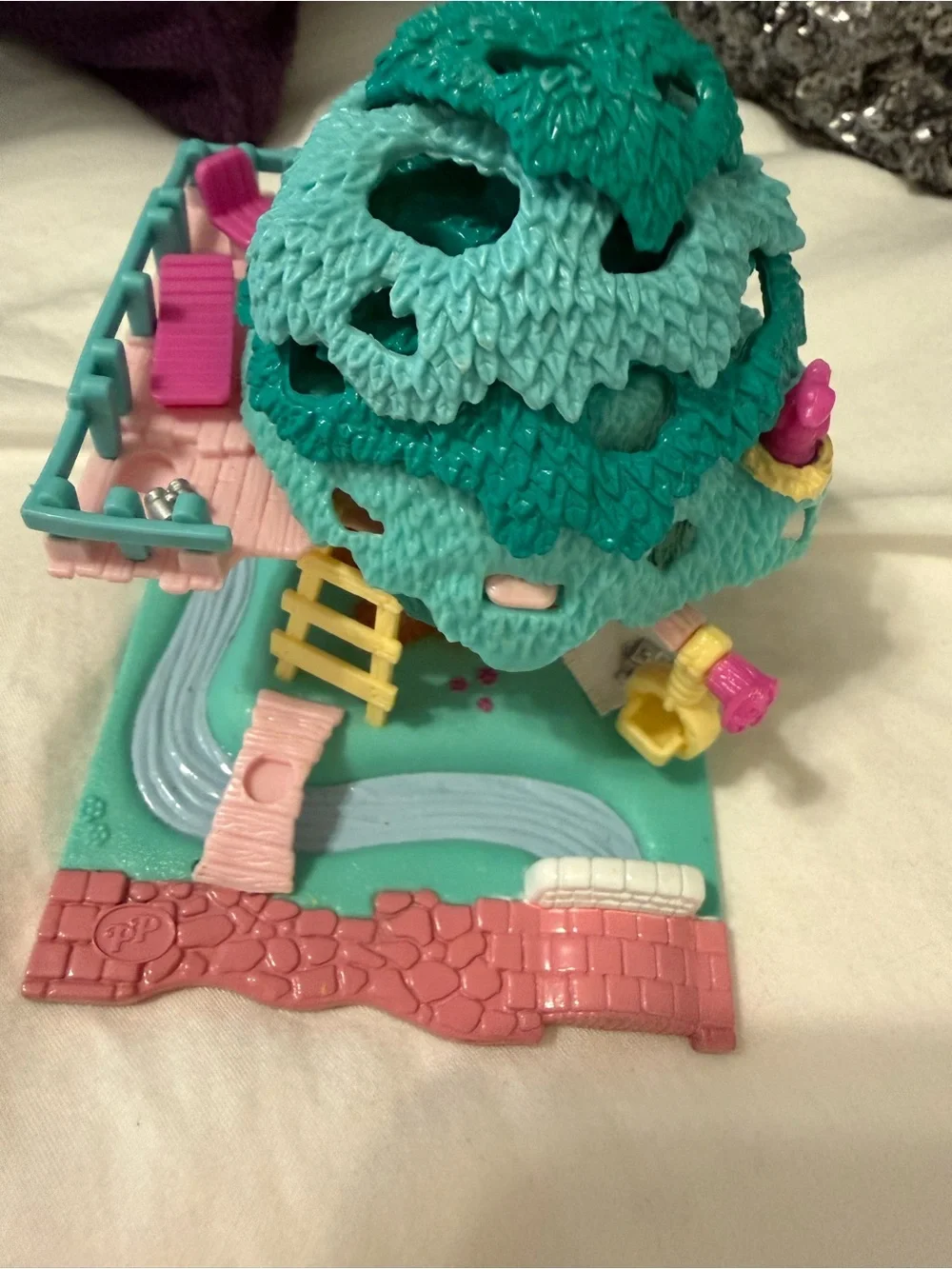 Polly Pocket Treehouse- Vintage 1994- Complete set